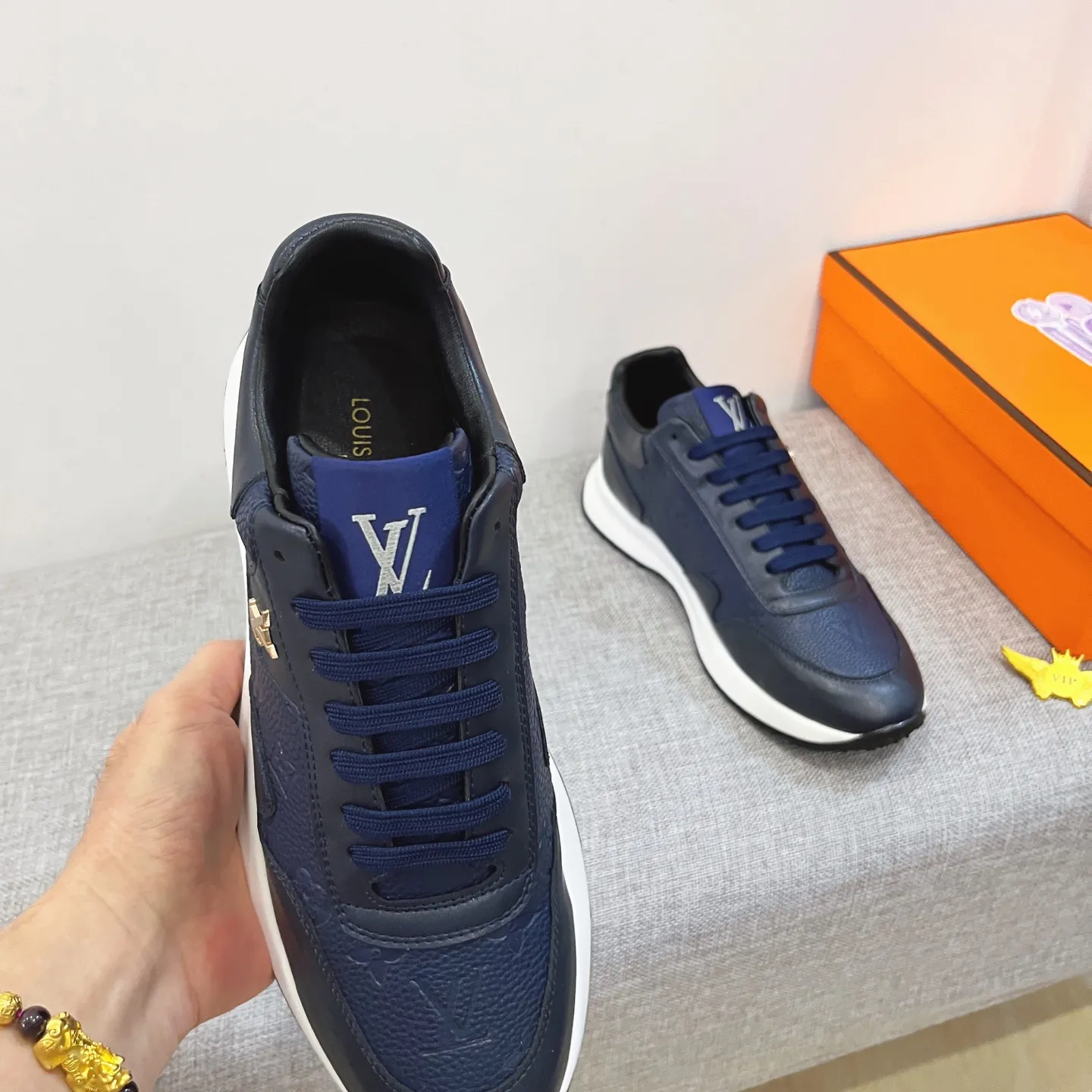 Men's shoes 💰 460💰【LV】🔥Louis Vuitton, high-end men's shoes brand official website 1:1 latest masterpiece: uppers are made of Italian imported first-layer cowhide with comfortable and breathable lining➕original non-slip and wear-resistant outsole🔥, making walking more convenient and comfortable! An exclusive new model, a stunning work, a beautiful 1:1 replica [color] compared to the official quality! Create a fashionable personality to set off your uniqueness! A must-have for trendy men! Classic🔥Size: 38-44 Color: 🔥Multiple colors available🔥.